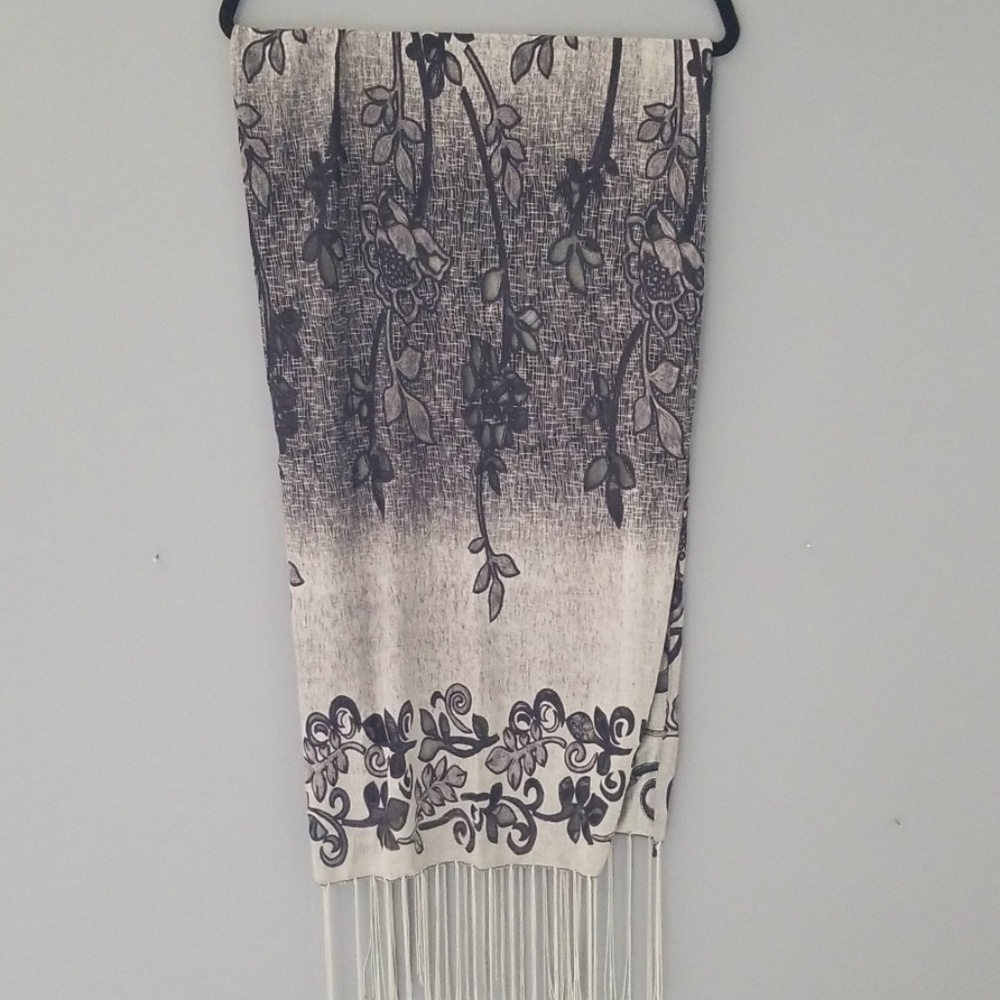 Beautiful lightweight black and gray scarf